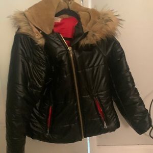 Black puffer womans jacket